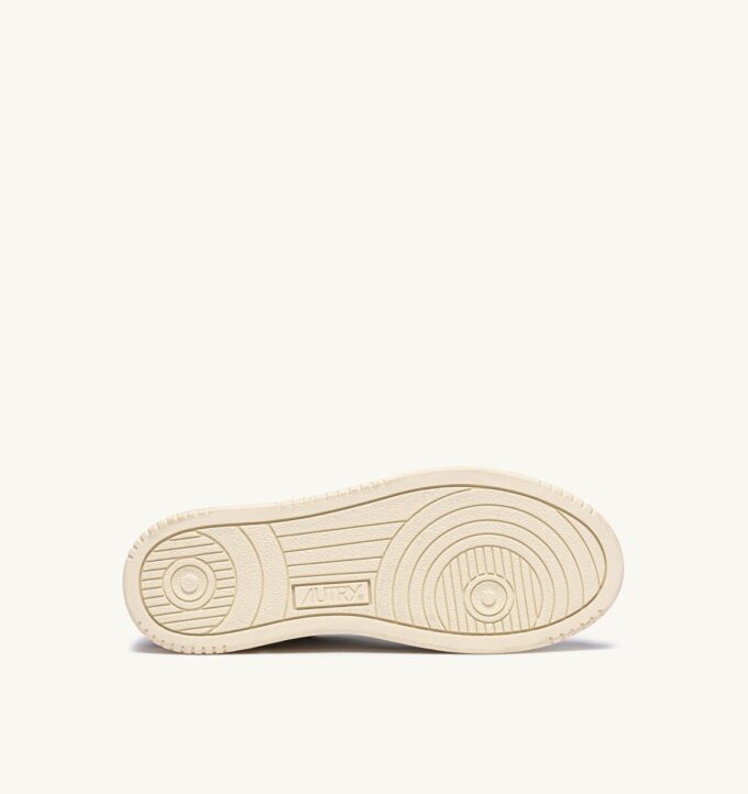 ZAPATILLAS BAJAS MEDALIST DE PIEL BLANCA Y BRILLO CENIZA