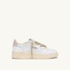 ZAPATILLAS BAJAS MEDALIST DE PIEL BLANCA Y DETALLES EN LUREX DORADO ZAPATILLAS BAJAS MEDALIST DE PIEL BLANCA Y DETALLES EN LUREX DORADO