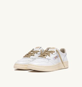 ZAPATILLAS BAJAS MEDALIST DE PIEL BLANCA Y DETALLES EN LUREX DORADO