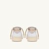 ZAPATILLAS BAJAS MEDALIST DE PIEL BLANCA Y DETALLES EN LUREX DORADO ZAPATILLAS BAJAS MEDALIST DE PIEL BLANCA Y DETALLES EN LUREX DORADO