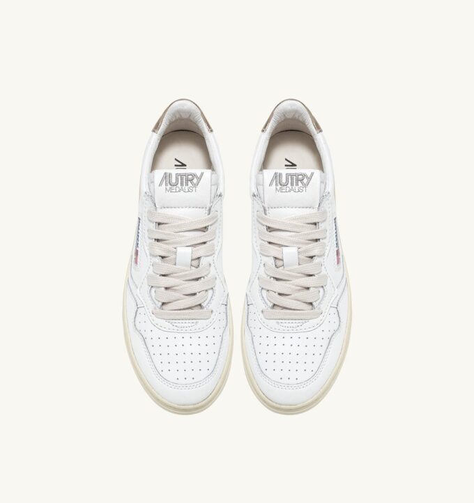 ZAPATILLAS BAJAS MEDALIST DE PIEL BLANCA Y DORADA