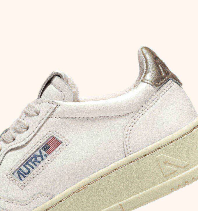 ZAPATILLAS BAJAS MEDALIST DE PIEL BLANCA Y DORADA