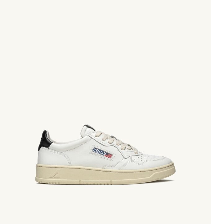 ZAPATILLAS BAJAS MEDALIST DE PIEL BLANCA Y NEGRA ZAPATILLAS BAJAS MEDALIST DE PIEL BLANCA Y NEGRA