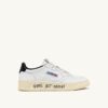 ZAPATILLAS BAJAS MEDALIST DE PIEL BLANCA Y NEGRA CON LETRAS ZAPATILLAS BAJAS MEDALIST DE PIEL BLANCA Y NEGRA CON LETRAS