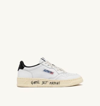ZAPATILLAS BAJAS MEDALIST DE PIEL BLANCA Y NEGRA CON LETRAS