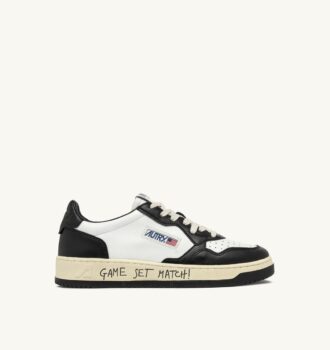 ZAPATILLAS BAJAS MEDALIST DE PIEL BLANCA Y NEGRA CON LETRAS
