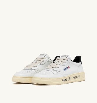 ZAPATILLAS BAJAS MEDALIST DE PIEL BLANCA Y NEGRA CON LETRAS