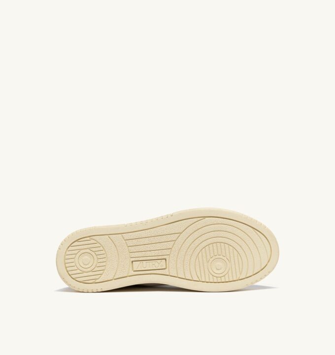ZAPATILLAS BAJAS MEDALIST DE PIEL BLANCA Y NEGRA CON LETRAS ZAPATILLAS BAJAS MEDALIST DE PIEL BLANCA Y NEGRA CON LETRAS