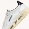 ZAPATILLAS BAJAS MEDALIST DE PIEL BLANCA Y NEGRA CON LETRAS ZAPATILLAS BAJAS MEDALIST DE PIEL BLANCA Y NEGRA CON LETRAS