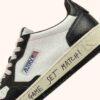 ZAPATILLAS BAJAS MEDALIST DE PIEL BLANCA Y NEGRA CON LETRAS ZAPATILLAS BAJAS MEDALIST DE PIEL BLANCA Y NEGRA CON LETRAS