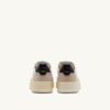 ZAPATILLAS BAJAS MEDALIST DE PIEL BLANCA Y NEGRA Y ANTE BEIGE ZAPATILLAS BAJAS MEDALIST DE PIEL BLANCA Y NEGRA Y ANTE BEIGE