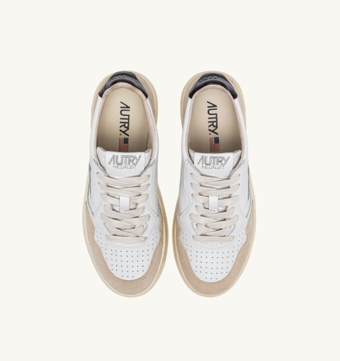 ZAPATILLAS BAJAS MEDALIST DE PIEL BLANCA Y NEGRA Y ANTE BEIGE ZAPATILLAS BAJAS MEDALIST DE PIEL BLANCA Y NEGRA Y ANTE BEIGE