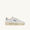 ZAPATILLAS BAJAS MEDALIST DE PIEL BLANCA Y PLATEADA CON LETRAS