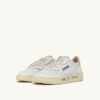 ZAPATILLAS BAJAS MEDALIST DE PIEL BLANCA Y PLATEADA CON LETRAS