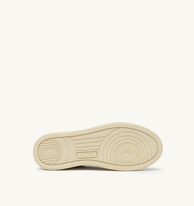 ZAPATILLAS BAJAS MEDALIST DE PIEL BLANCA Y PLATEADA CON LETRAS