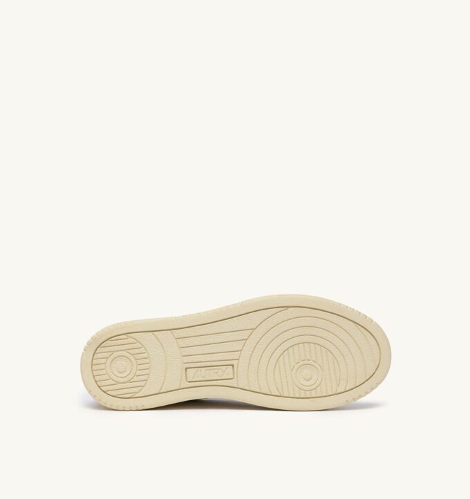 ZAPATILLAS BAJAS MEDALIST DE PIEL BLANCA Y PLATEADA CON LETRAS