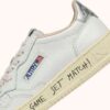ZAPATILLAS BAJAS MEDALIST DE PIEL BLANCA Y PLATEADA CON LETRAS