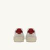 ZAPATILLAS BAJAS MEDALIST DE PIEL BLANCA Y ROJA Y ANTE BEIGE ZAPATILLAS BAJAS MEDALIST DE PIEL BLANCA Y ROJA Y ANTE BEIGE