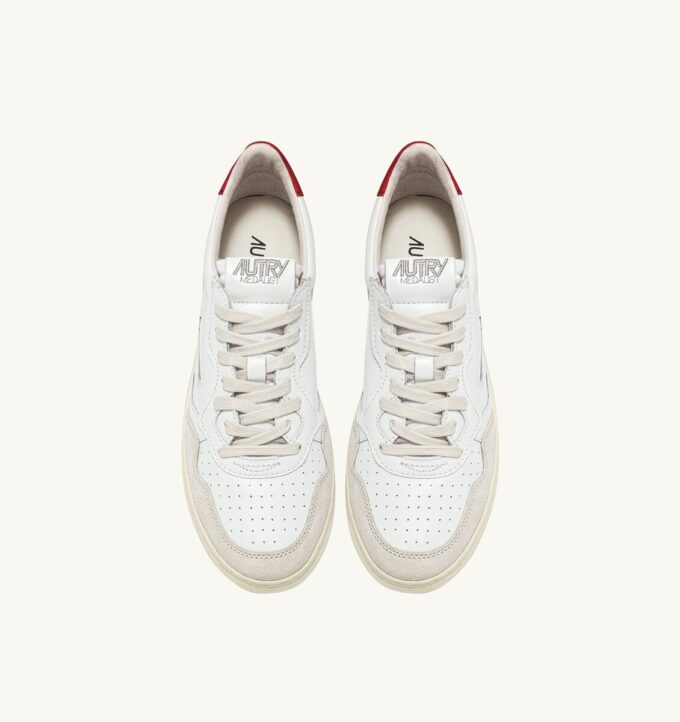 ZAPATILLAS BAJAS MEDALIST DE PIEL BLANCA Y ROJA Y ANTE BEIGE ZAPATILLAS BAJAS MEDALIST DE PIEL BLANCA Y ROJA Y ANTE BEIGE