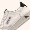 ZAPATILLAS BAJAS MEDALIST DE PIEL CON DETALLES EN NEGRO Y PIÑA ZAPATILLAS BAJAS MEDALIST DE PIEL CON DETALLES EN NEGRO Y PIÑA