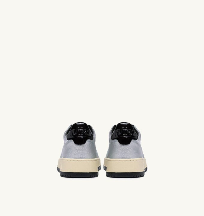 ZAPATILLAS BAJAS MEDALIST DE PIEL METALIZADA PLATEADA Y NEGRA ZAPATILLAS BAJAS MEDALIST DE PIEL METALIZADA PLATEADA Y NEGRA