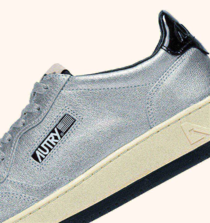 ZAPATILLAS BAJAS MEDALIST DE PIEL METALIZADA PLATEADA Y NEGRA ZAPATILLAS BAJAS MEDALIST DE PIEL METALIZADA PLATEADA Y NEGRA