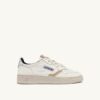 ZAPATILLAS BAJAS MEDALIST DE PIEL TEXTURIZADA BLANCA CON DETALLES PLATEADOS Y ROSAS ZAPATILLAS BAJAS MEDALIST DE PIEL TEXTURIZADA BLANCA CON DETALLES PLATEADOS Y ROSAS