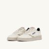ZAPATILLAS BAJAS MEDALIST DE PIEL TEXTURIZADA BLANCA CON DETALLES PLATEADOS Y ROSAS ZAPATILLAS BAJAS MEDALIST DE PIEL TEXTURIZADA BLANCA CON DETALLES PLATEADOS Y ROSAS