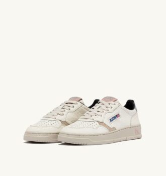 ZAPATILLAS BAJAS MEDALIST DE PIEL TEXTURIZADA BLANCA CON DETALLES PLATEADOS Y ROSAS ZAPATILLAS BAJAS MEDALIST DE PIEL TEXTURIZADA BLANCA CON DETALLES PLATEADOS Y ROSAS
