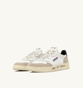 ZAPATILLAS BAJAS MEDALIST DE PIEL Y ANTE BLANCO Y NEGRO CON LETRAS