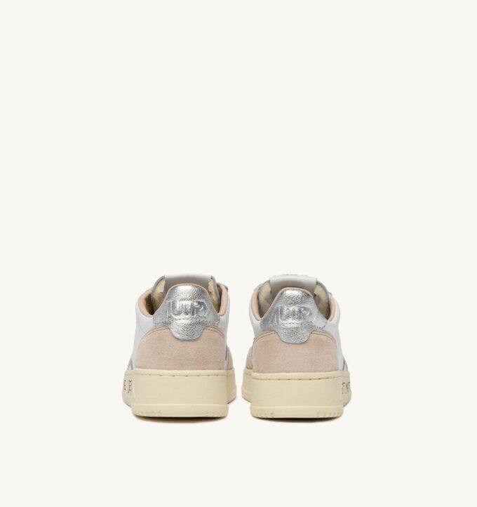 ZAPATILLAS BAJAS MEDALIST DE PIEL Y ANTE BLANCO Y PLATA CON LETRAS