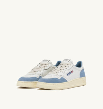 ZAPATILLAS BAJAS MEDALIST DE PIEL Y ANTE EN COLOR BLANCO Y AZUL CLARO