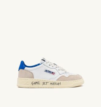 ZAPATILLAS BAJAS MEDALIST DE PIEL Y ANTE EN COLOR BLANCO Y AZUL PALACIO CON LETRAS