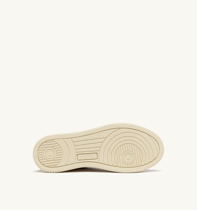 ZAPATILLAS BAJAS MEDALIST EN ANTE BLANCO Y PIEL POLVO ZAPATILLAS BAJAS MEDALIST EN ANTE BLANCO Y PIEL POLVO
