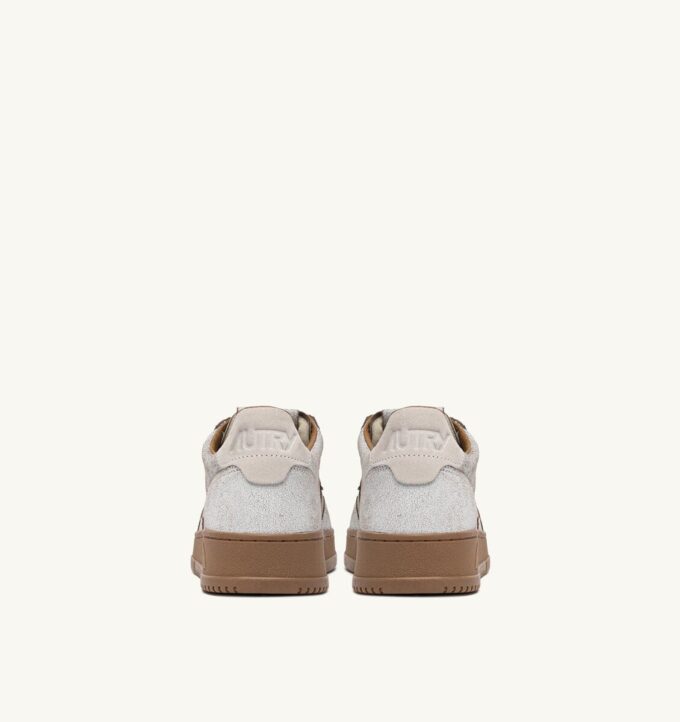 ZAPATILLAS BAJAS MEDALIST EN ANTE EFECTO RASGADO BLANCO Y MARRÓN TABACO ZAPATILLAS BAJAS MEDALIST EN ANTE EFECTO RASGADO BLANCO Y MARRÓN TABACO