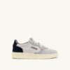 ZAPATILLAS BAJAS MEDALIST EN ANTE GRIS LOFT Y AZUL ESPACIAL ZAPATILLAS BAJAS MEDALIST EN ANTE GRIS LOFT Y AZUL ESPACIAL