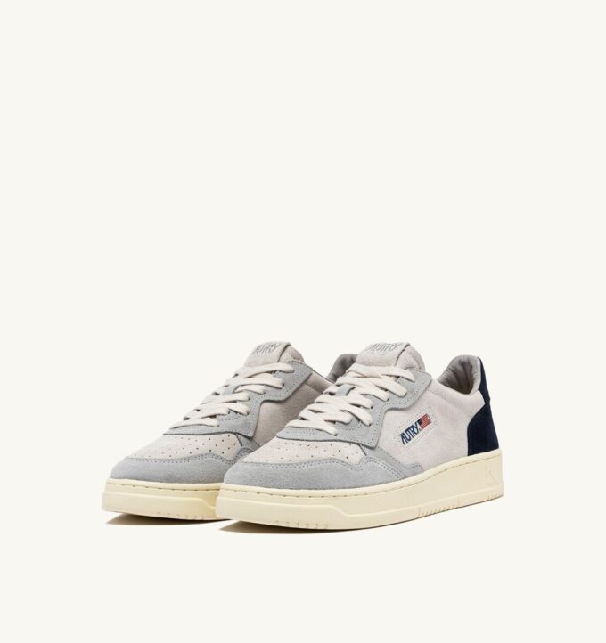 ZAPATILLAS BAJAS MEDALIST EN ANTE GRIS LOFT Y AZUL ESPACIAL ZAPATILLAS BAJAS MEDALIST EN ANTE GRIS LOFT Y AZUL ESPACIAL