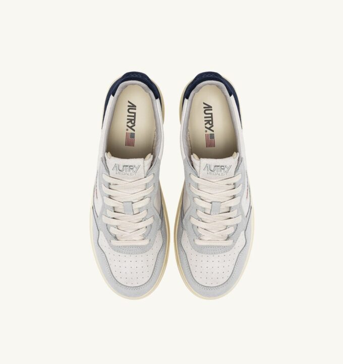 ZAPATILLAS BAJAS MEDALIST EN ANTE GRIS LOFT Y AZUL ESPACIAL ZAPATILLAS BAJAS MEDALIST EN ANTE GRIS LOFT Y AZUL ESPACIAL