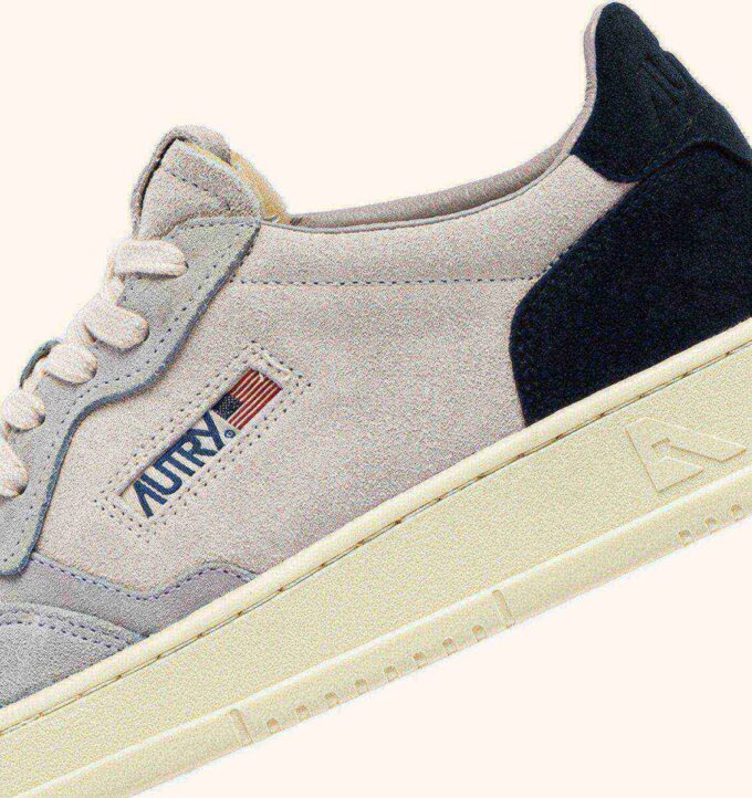 ZAPATILLAS BAJAS MEDALIST EN ANTE GRIS LOFT Y AZUL ESPACIAL ZAPATILLAS BAJAS MEDALIST EN ANTE GRIS LOFT Y AZUL ESPACIAL
