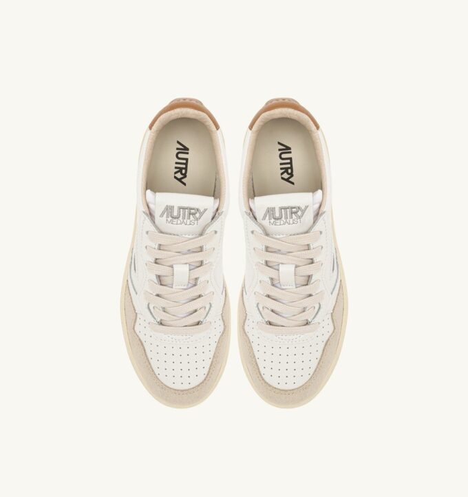 ZAPATILLAS BAJAS MEDALIST EN ANTE Y CUERO BLANCO Y MARRÓN ZAPATILLAS BAJAS MEDALIST EN ANTE Y CUERO BLANCO Y MARRÓN