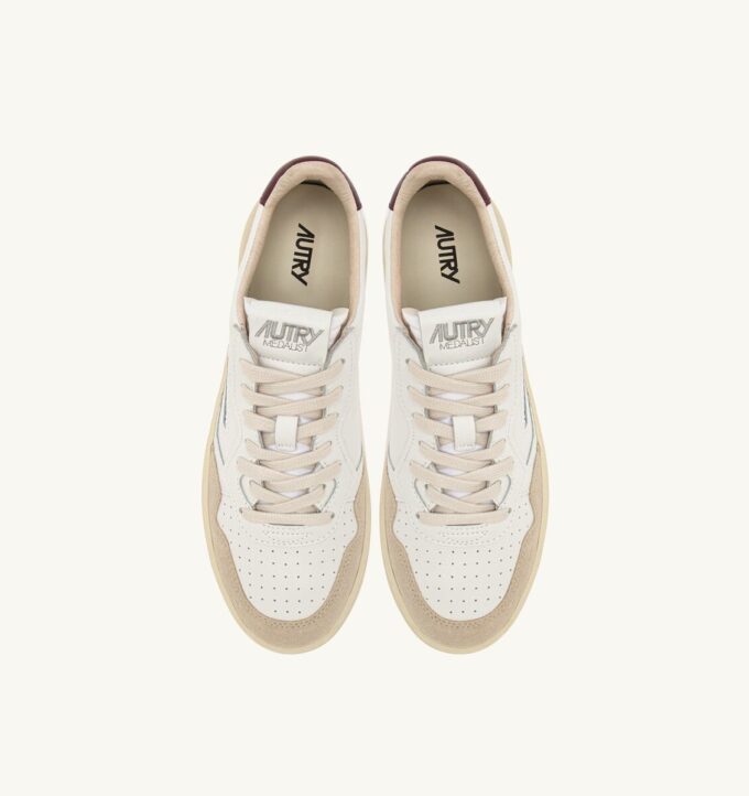 ZAPATILLAS BAJAS MEDALIST EN ANTE Y PIEL BLANCOS Y BURDEOS ZAPATILLAS BAJAS MEDALIST EN ANTE Y PIEL BLANCOS Y BURDEOS