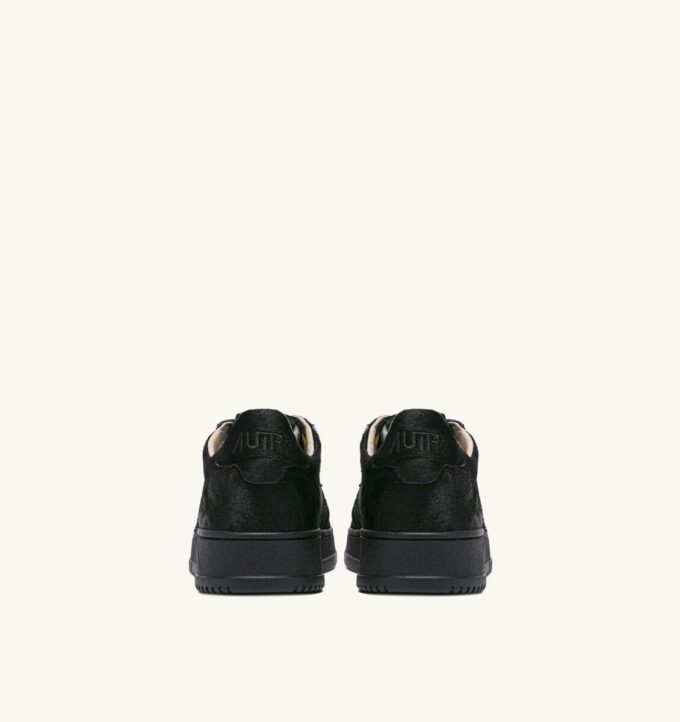 ZAPATILLAS BAJAS MEDALIST EN EFECTO PELO DE PONI NEGRO ZAPATILLAS BAJAS MEDALIST EN EFECTO PELO DE PONI NEGRO