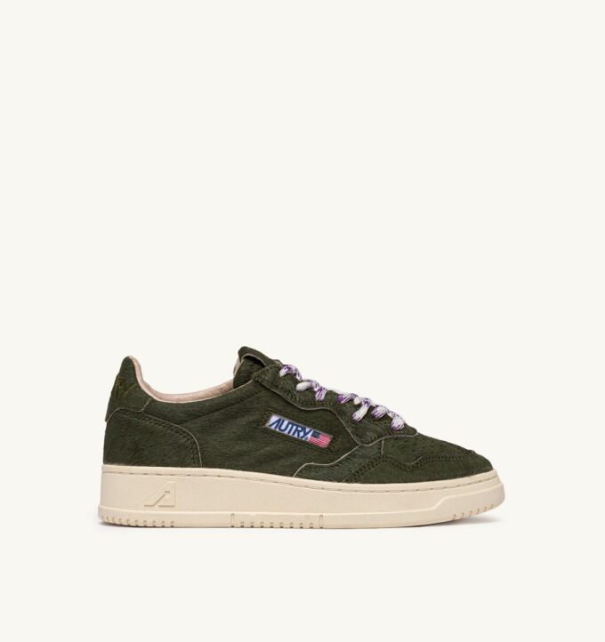 ZAPATILLAS BAJAS MEDALIST EN EFECTO PELO DE PONI VERDE MILITAR
