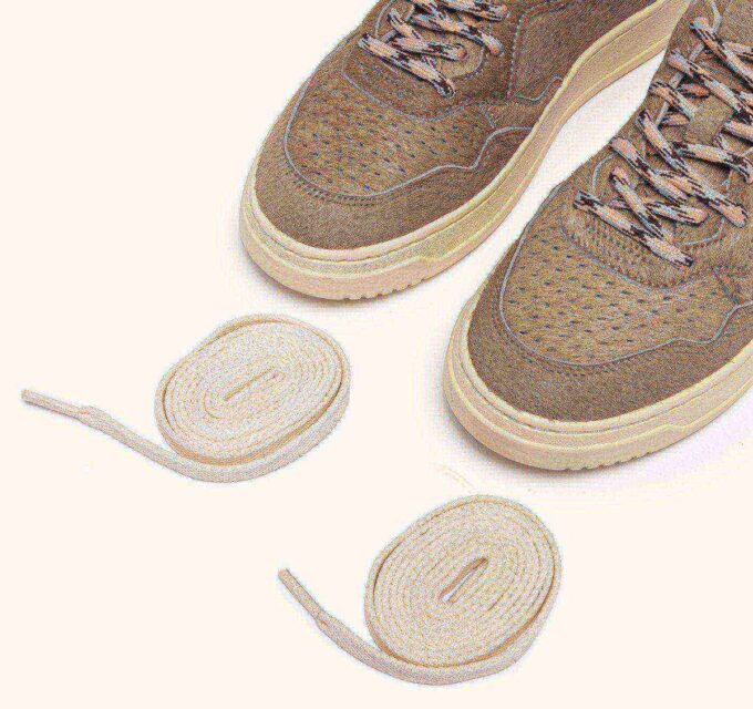 ZAPATILLAS BAJAS MEDALIST EN EFECTO PELO DE PONY BEIGE