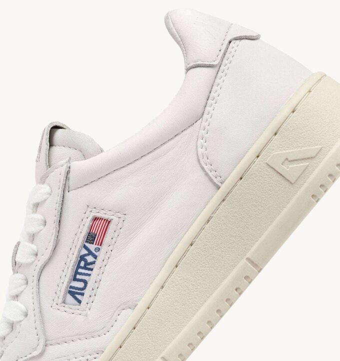ZAPATILLAS BAJAS MEDALIST EN NAPA BLANCA SUPERSUAVE ZAPATILLAS BAJAS MEDALIST EN NAPA BLANCA SUPERSUAVE