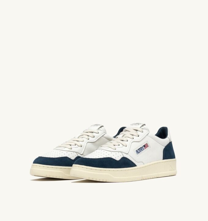 ZAPATILLAS BAJAS MEDALIST EN PIEL ANTE BLANCA Y CAPRI ZAPATILLAS BAJAS MEDALIST EN PIEL ANTE BLANCA Y CAPRI