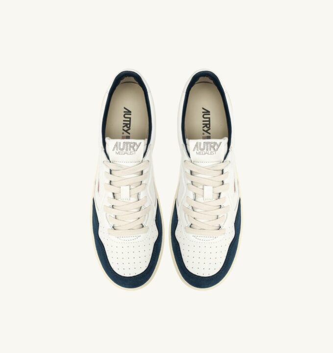 ZAPATILLAS BAJAS MEDALIST EN PIEL ANTE BLANCA Y CAPRI ZAPATILLAS BAJAS MEDALIST EN PIEL ANTE BLANCA Y CAPRI