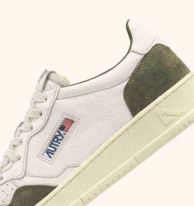 ZAPATILLAS BAJAS MEDALIST EN PIEL BLANCA Y ANTE MILITAR ZAPATILLAS BAJAS MEDALIST EN PIEL BLANCA Y ANTE MILITAR