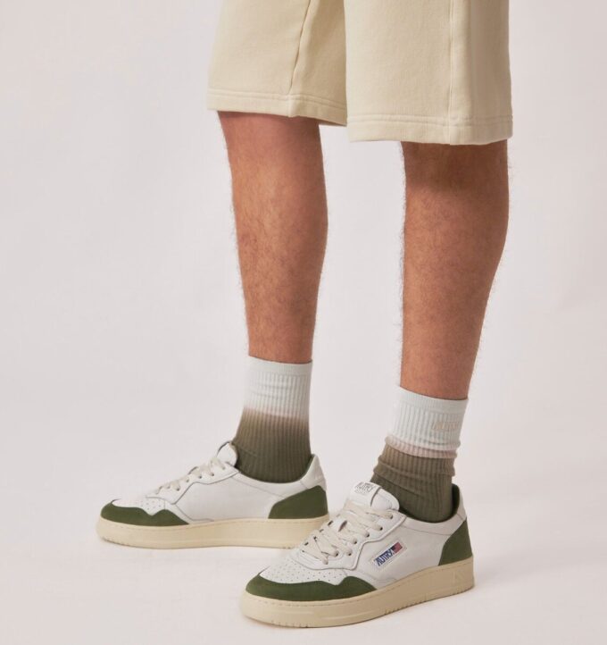 ZAPATILLAS BAJAS MEDALIST EN PIEL BLANCA Y ANTE MILITAR ZAPATILLAS BAJAS MEDALIST EN PIEL BLANCA Y ANTE MILITAR