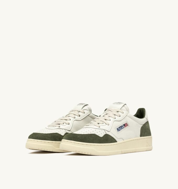 ZAPATILLAS BAJAS MEDALIST EN PIEL BLANCA Y ANTE MILITAR ZAPATILLAS BAJAS MEDALIST EN PIEL BLANCA Y ANTE MILITAR